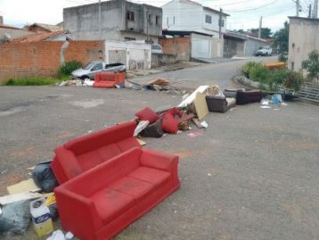 barricadas para evitar que joguem lixo