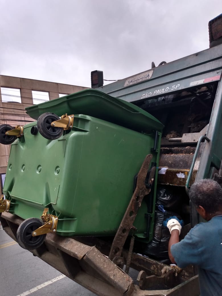 Caminhão de lixo basculanto contentor de lixo